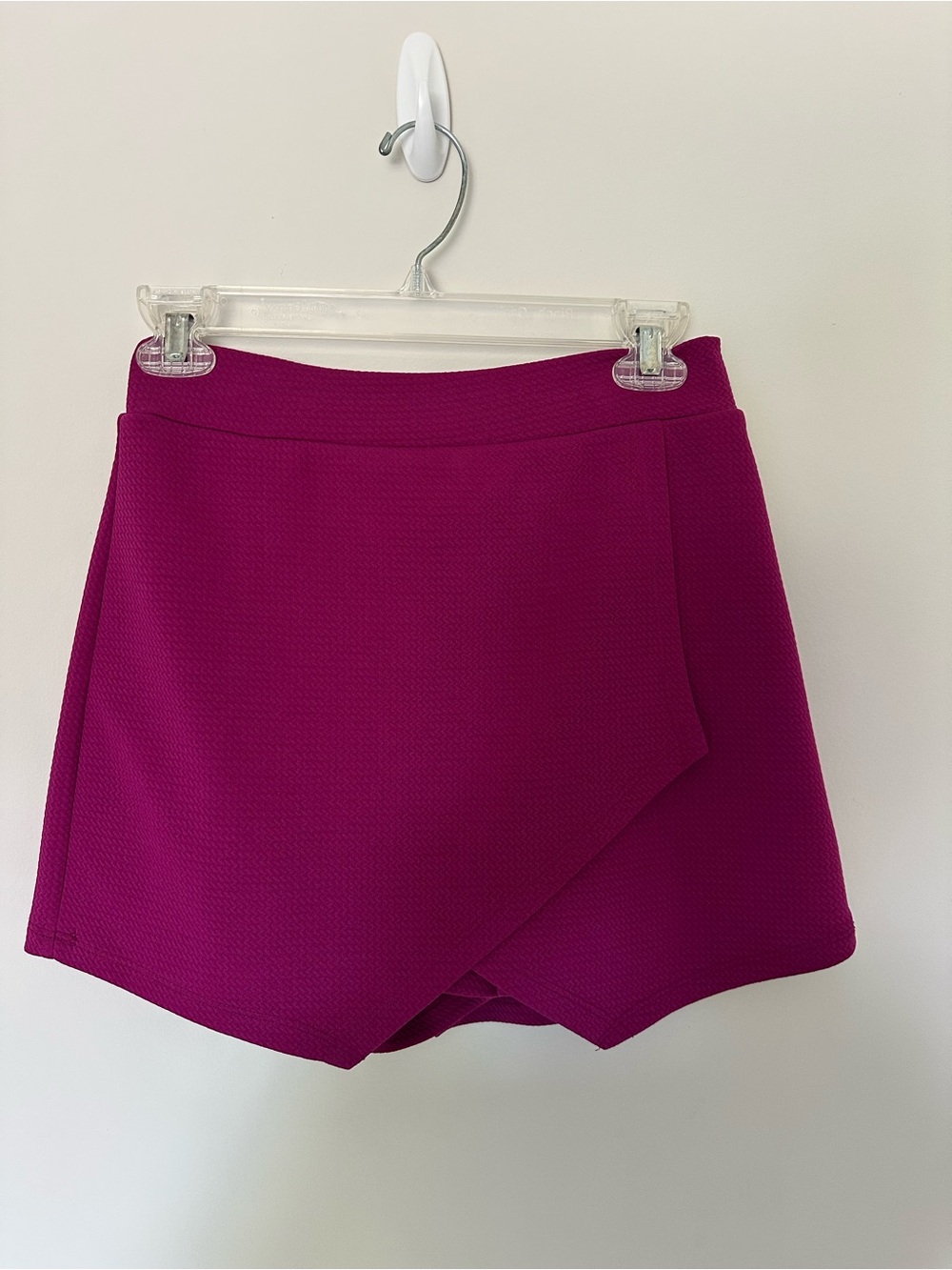 Soprano Fuchsia Textured Skort